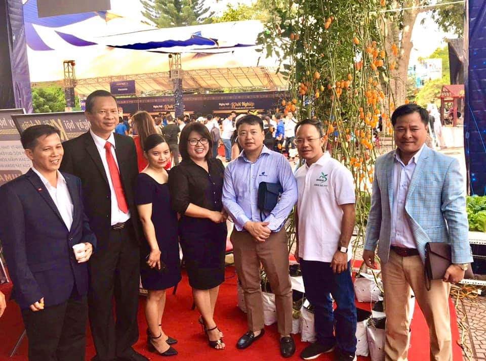 MÔ HÌNH KHỞI NGHIỆP ỨNG DỤNG GIẢI PHÁP THÔNG MINH